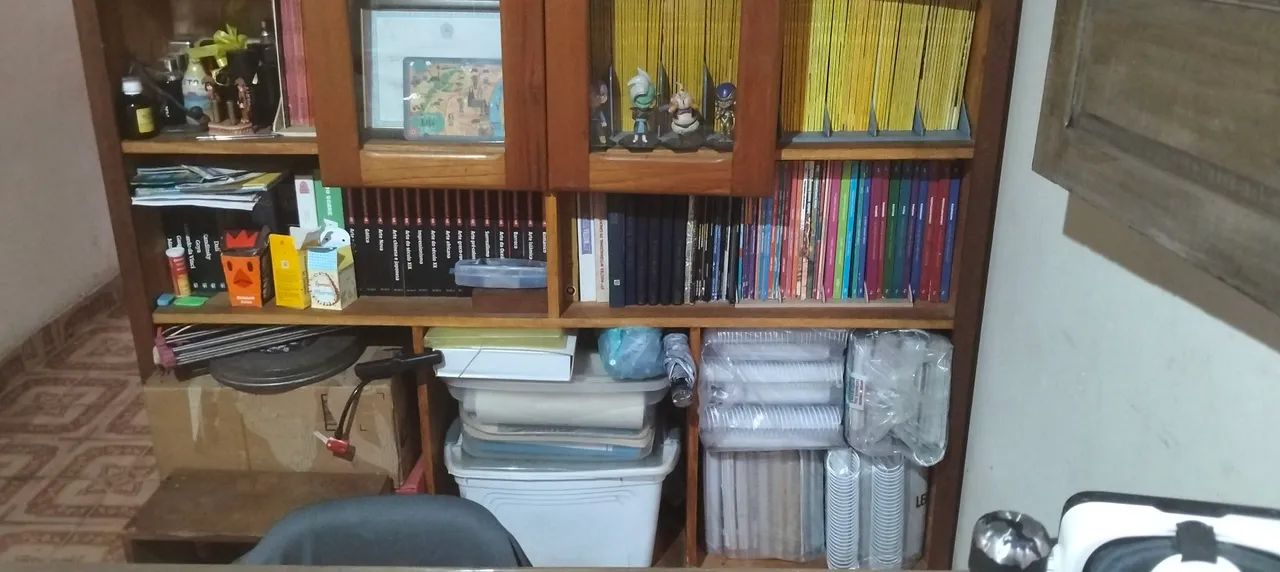 Estante madeira maciça 2m altura 1,55m largura perfeito estado 64842836973569121