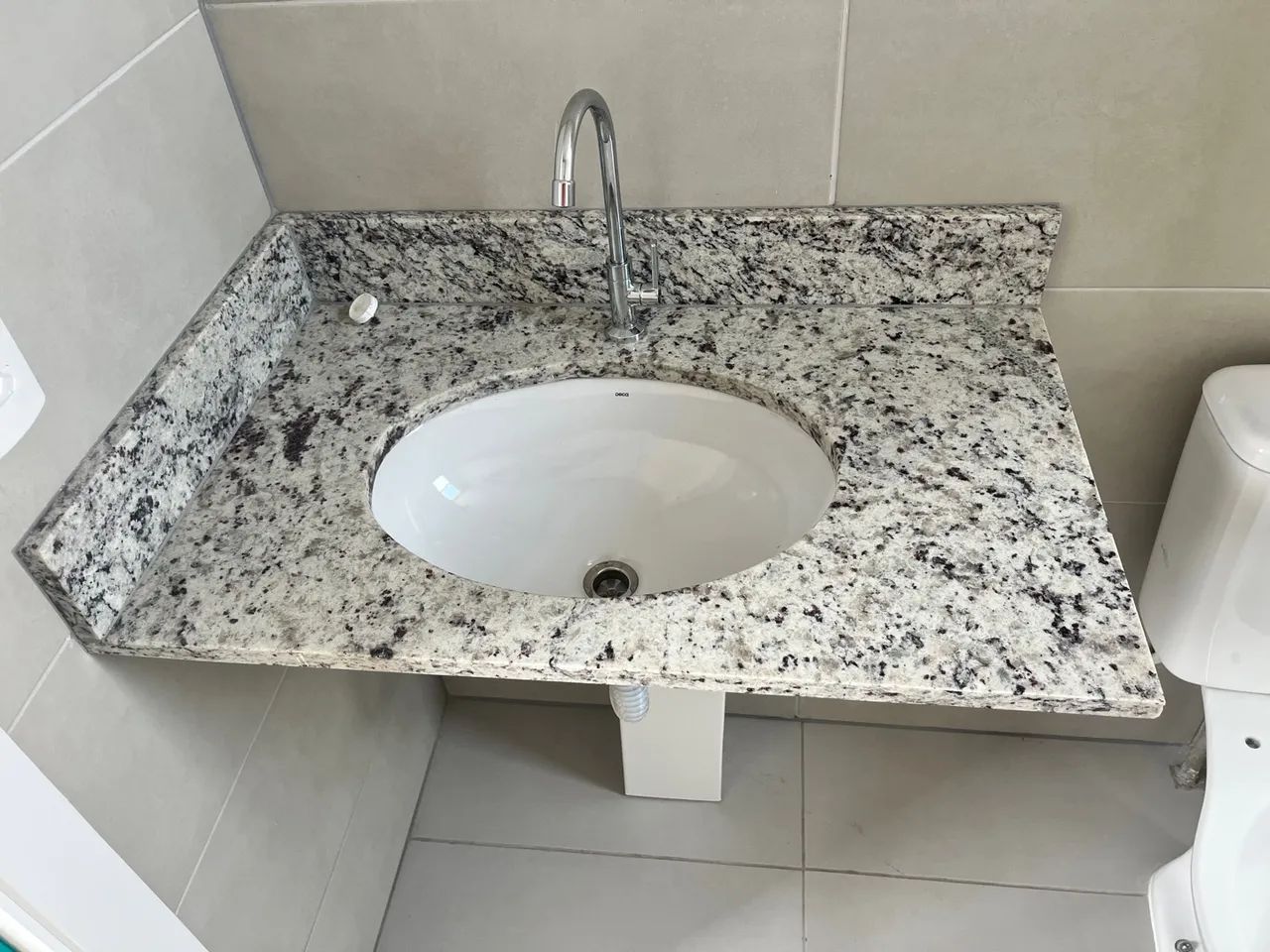 2 Cubas de banheiro em granito