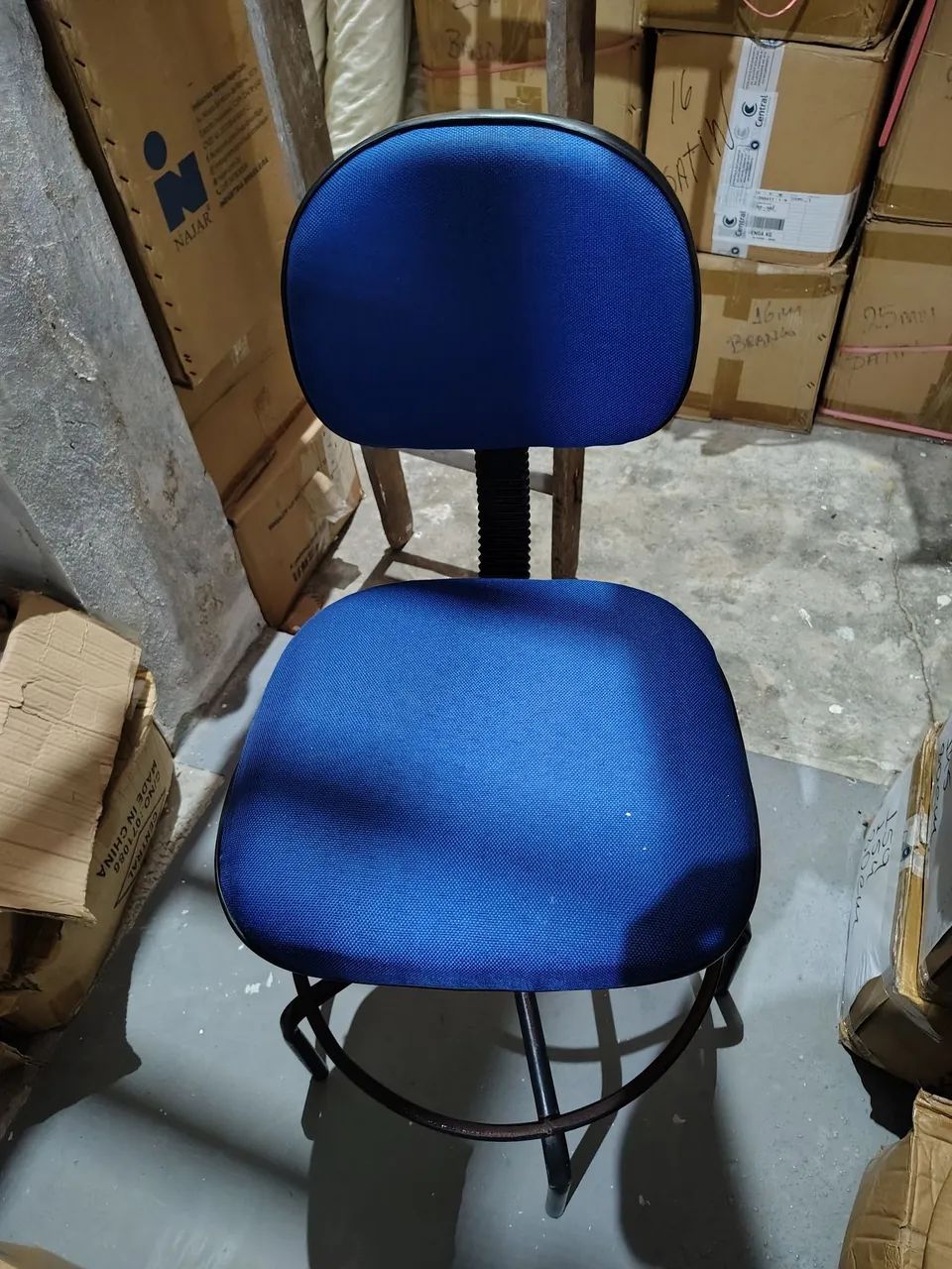 3 Cadeiras de Escritório Giratórias e 2 Cadeiras para Caixa Giratórias - Foto 6