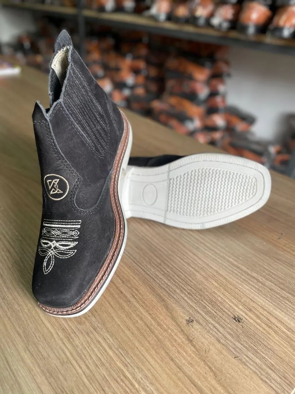 Bota de Couro Marrom - Conforto e Estilo- Atacado e Varejo  - Foto 5
