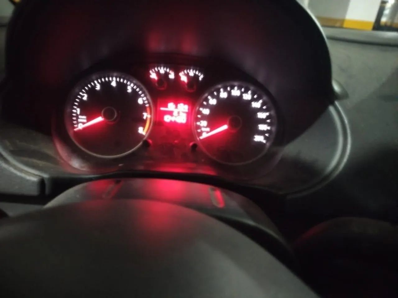 Gol G6 1.0 Completo com multimídia 2013 pneus novos  - Foto 5