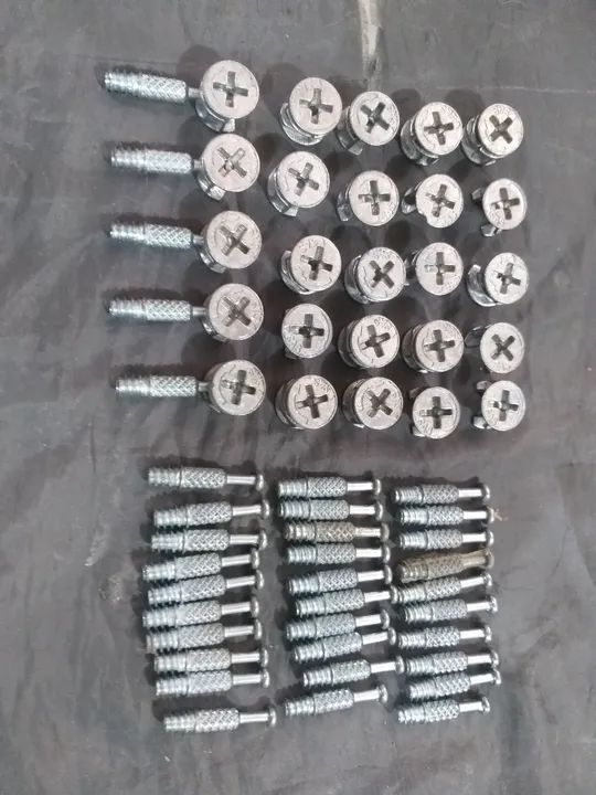 Tambor e parafusos para Armário.