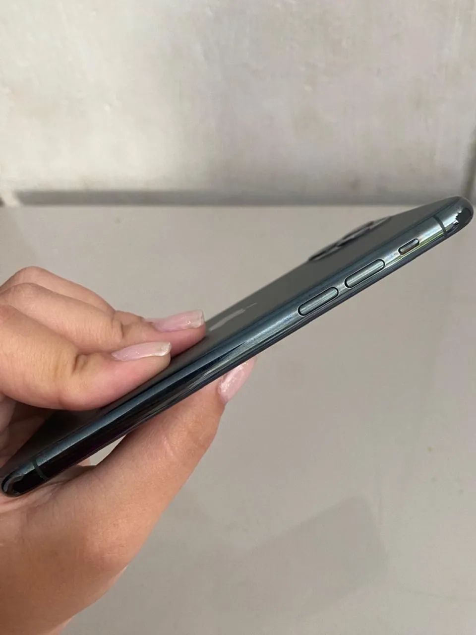 iPhone 11 Pro 64GB Verde - Com pequeno defeito no botão de volume