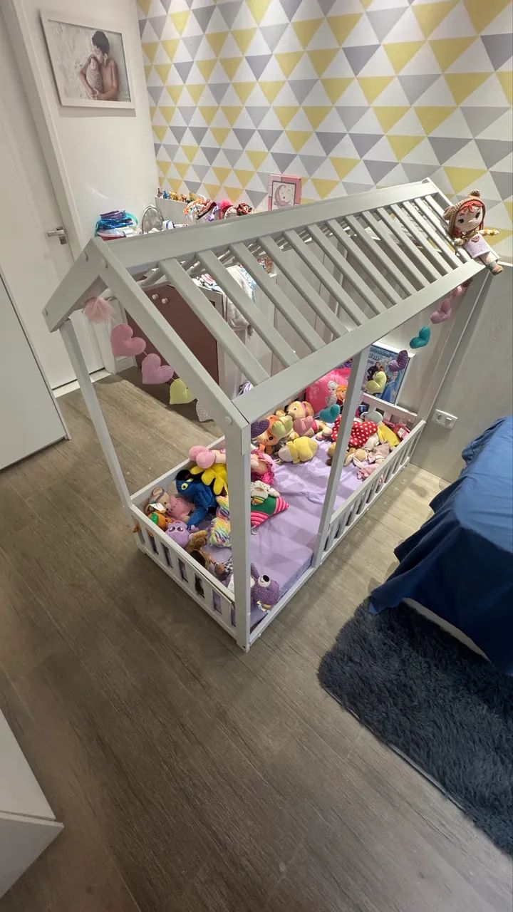 Caminha Montessoriana infantil com colchão e ascessorios 