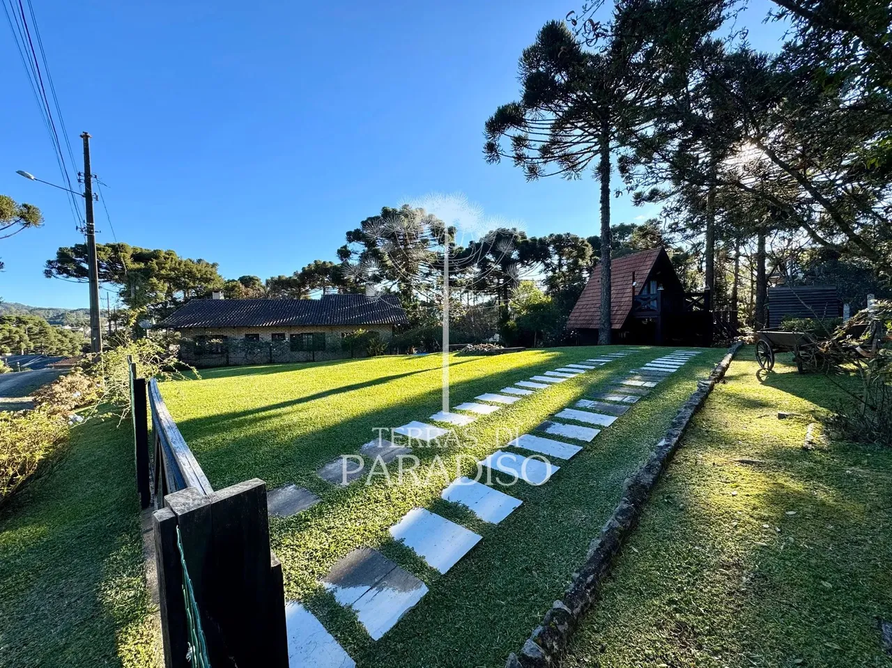 Lindo Chalé rústico com 1 suíte e terreno com 626 m² próximo ao centro de Campo Alegre - S