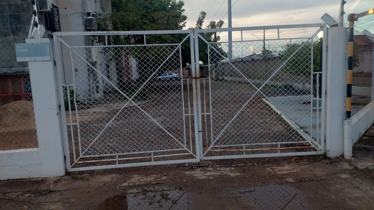 ALUGA-SE APARTAMENTO 