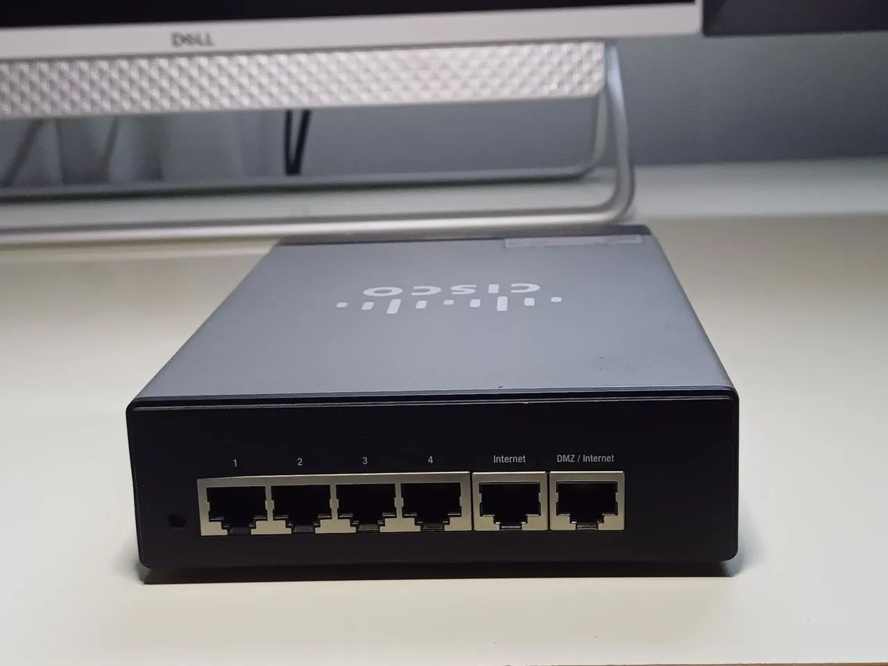 Roteador Cisco RV042- Dual WAN, VPN, Firewall<br> - Foto 2