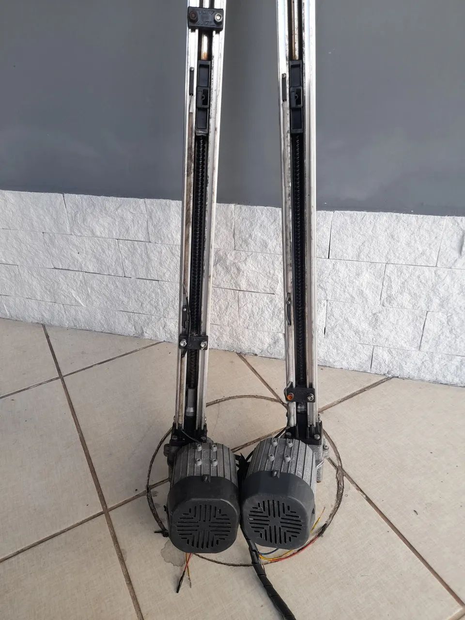 Vendo 2 motores portão pivotante 