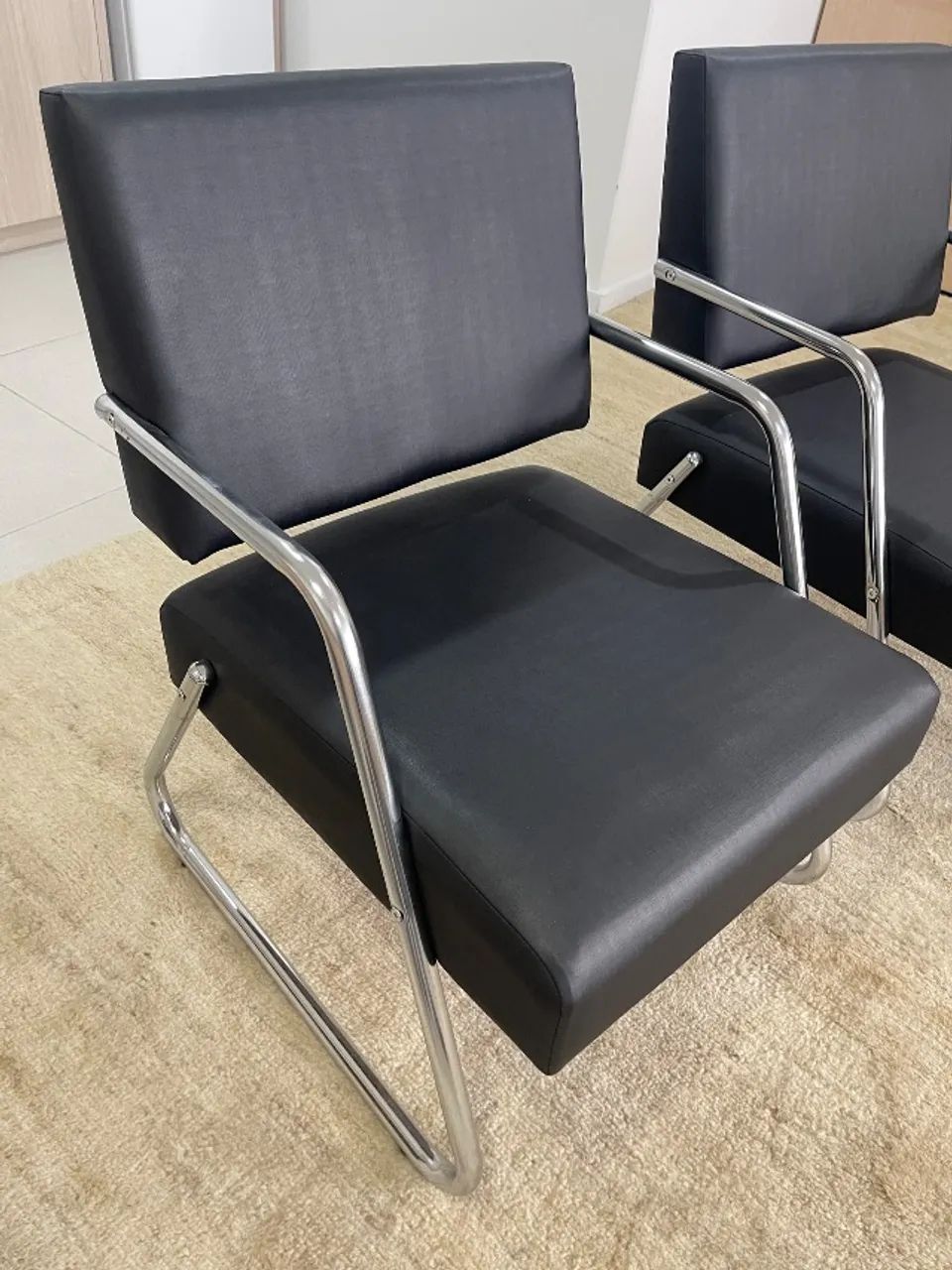 Poltrona semi nova 64315087876099120