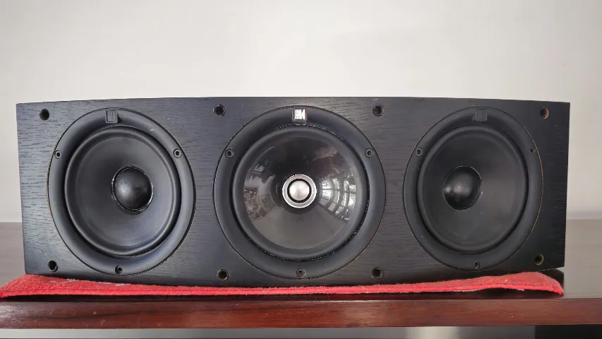 Caixa de som central KEF Q10c em ótimo estado