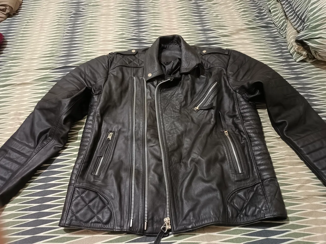 Jaqueta de Couro Preta Estilosa - Motociclista