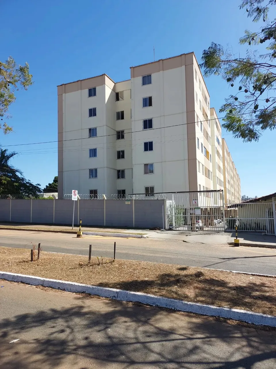 Vendo apartamento Minha Casa Minha Vida com 3 quartos, em Aparecida de Goiânia na Avenida 