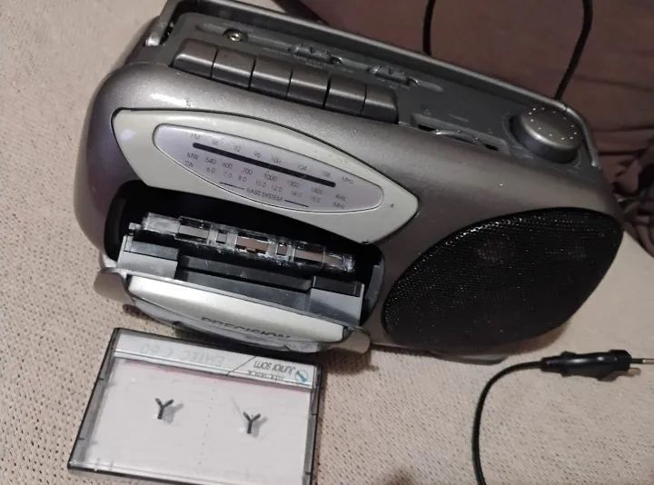 Rádio portátil antigo  - Foto 2