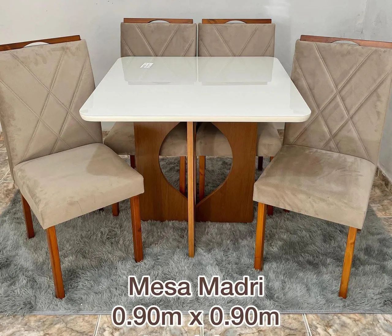 Mesa tampo com vidro e cadeiras em madeira maciça!! - Foto 2