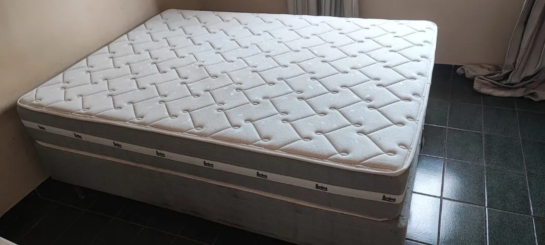 Cama de Casal Queen