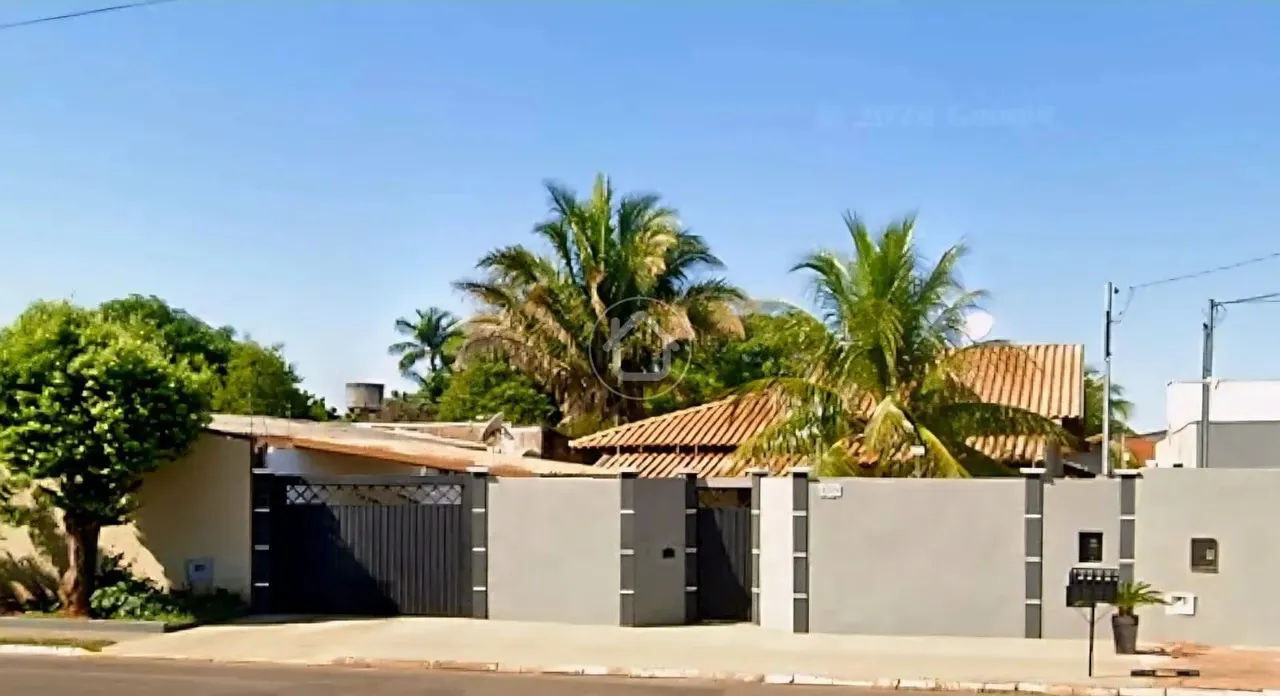 LINDA CASA COM PISCINA