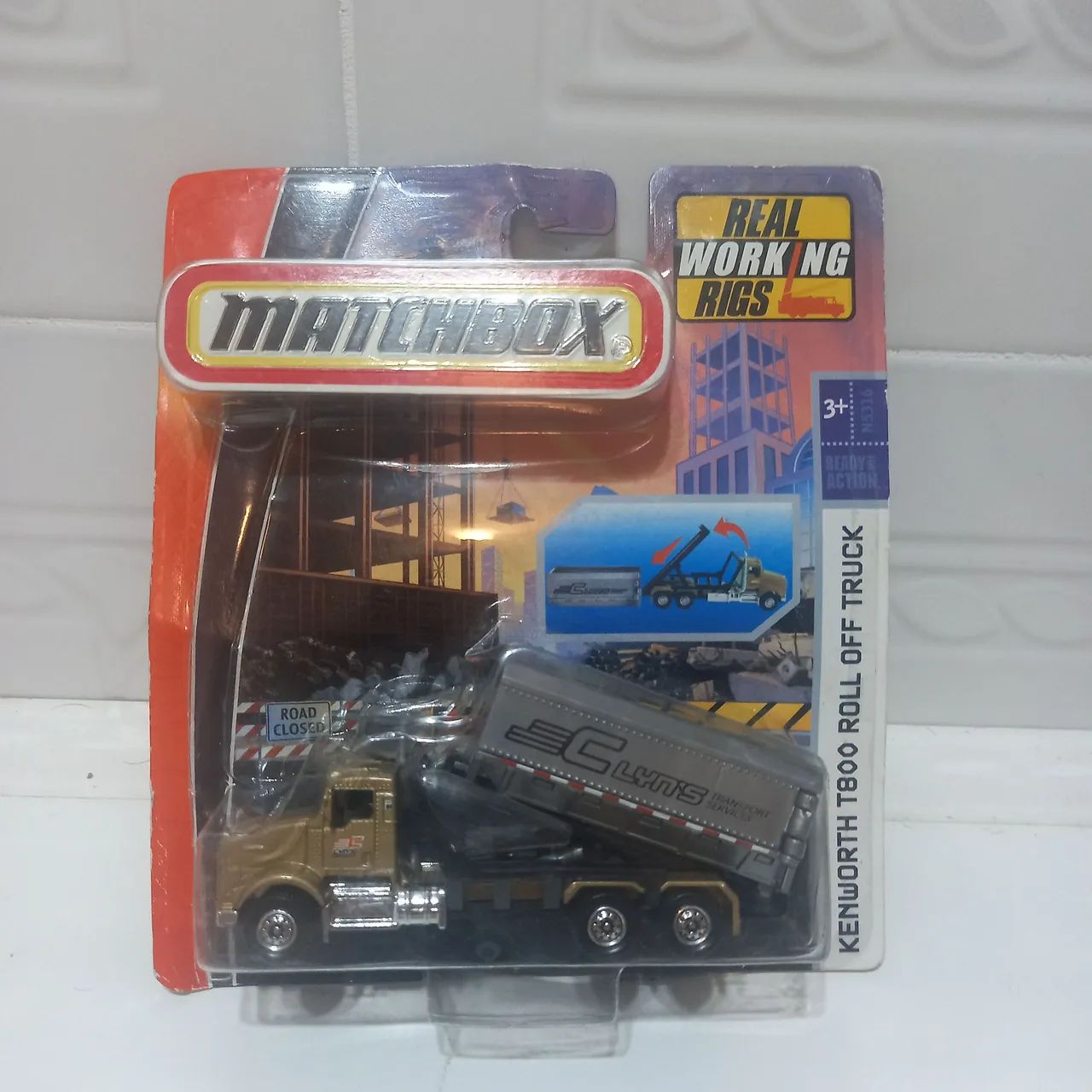 Matchbox 2009 Working Rigs Gold Kenworth T800 Roll Off Truck na