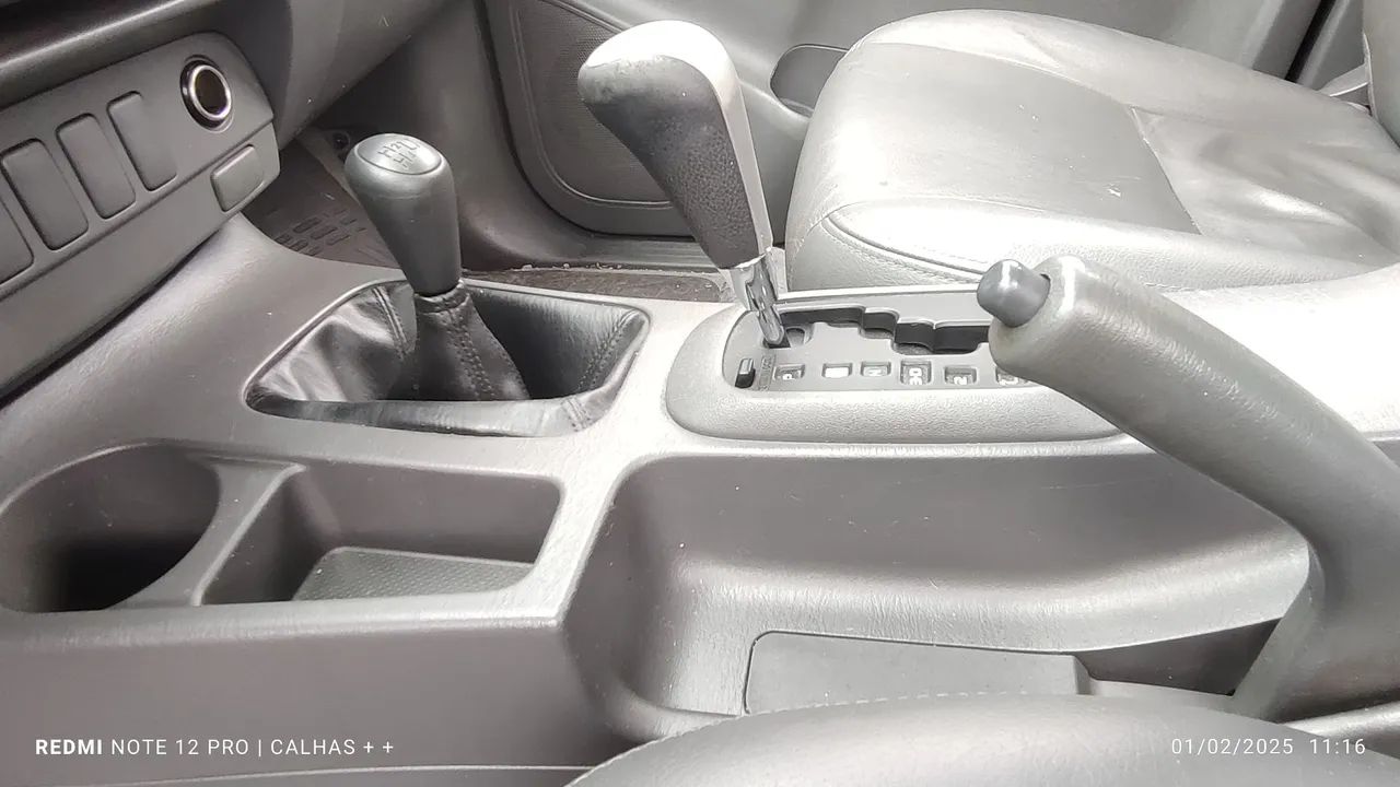 Toyota Hilux srv diesel 3.0 altomatica 4x4 - Foto 4