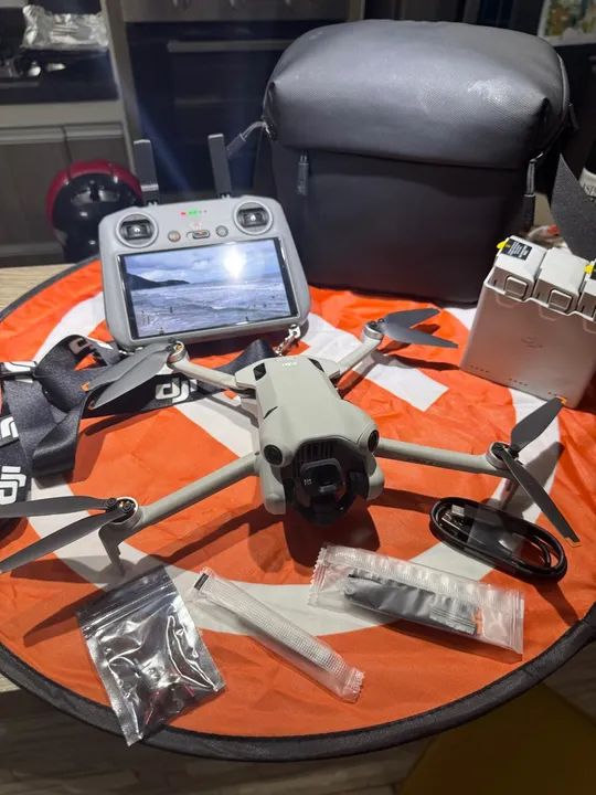Dji Mini 4 Pro kit Fly More Combo Plus - Foto 4