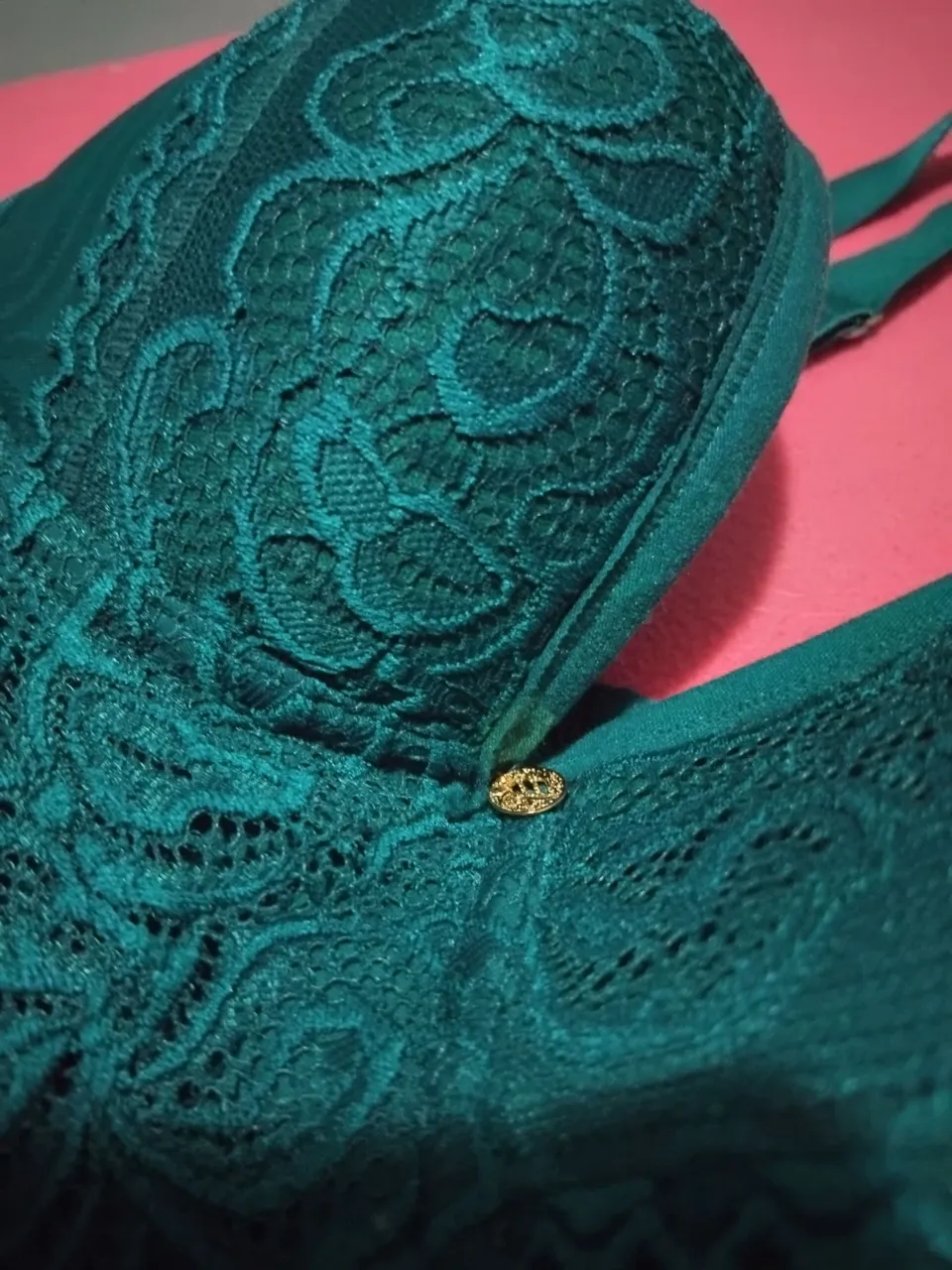 Sutiã verde esmeralda com detalhes em renda