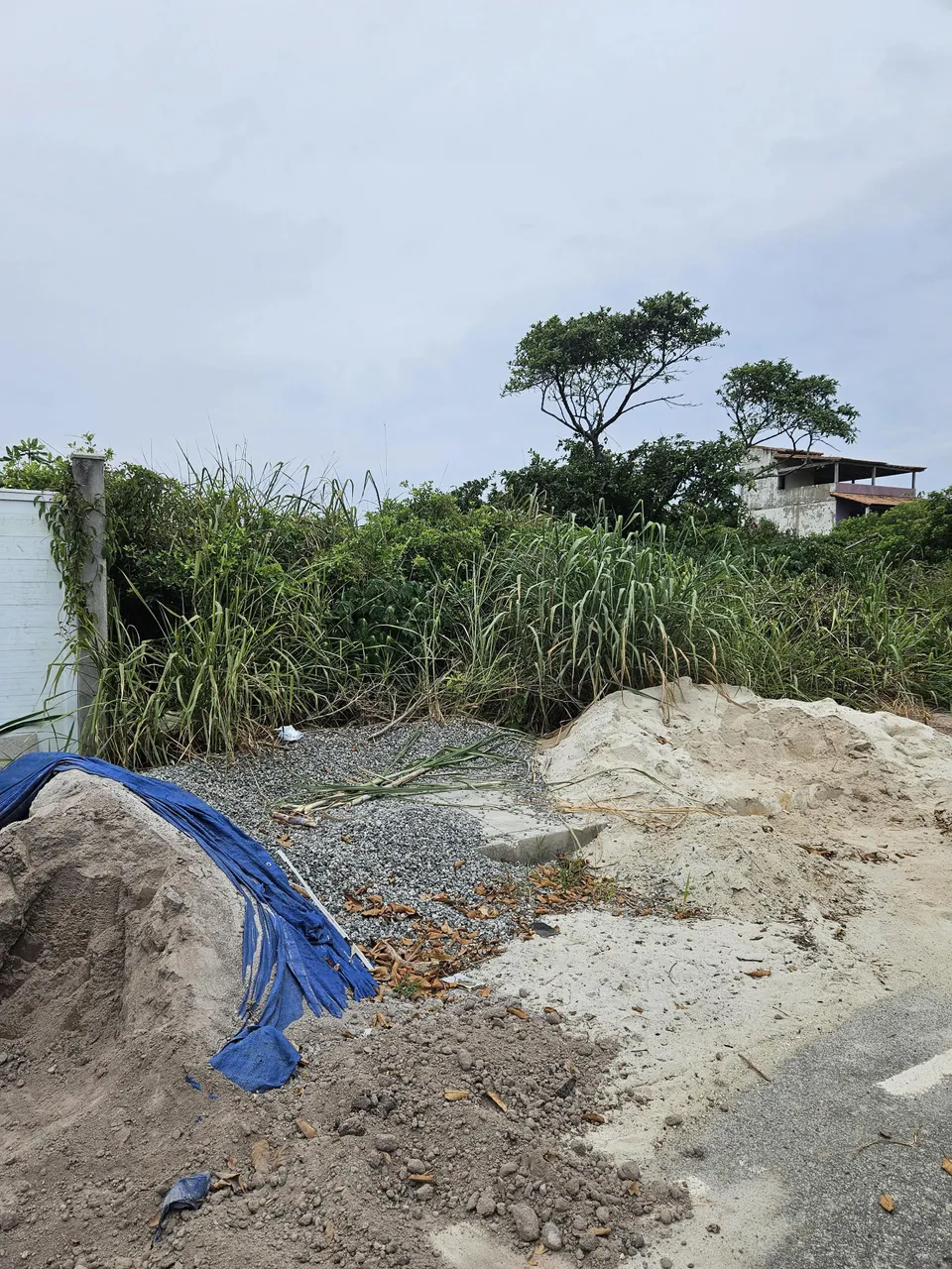 Vendo terreno com 600 metros quadrados próximo a Avenida Beira Mar do jardim atlântico Rua