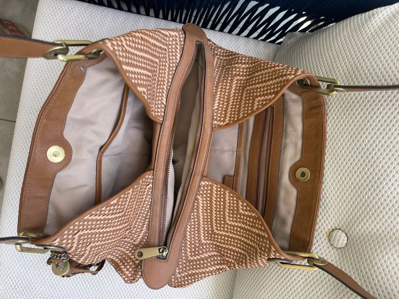 Bolsa estilo couro trancadas Michael Kors comprada nos EUA - Foto 4