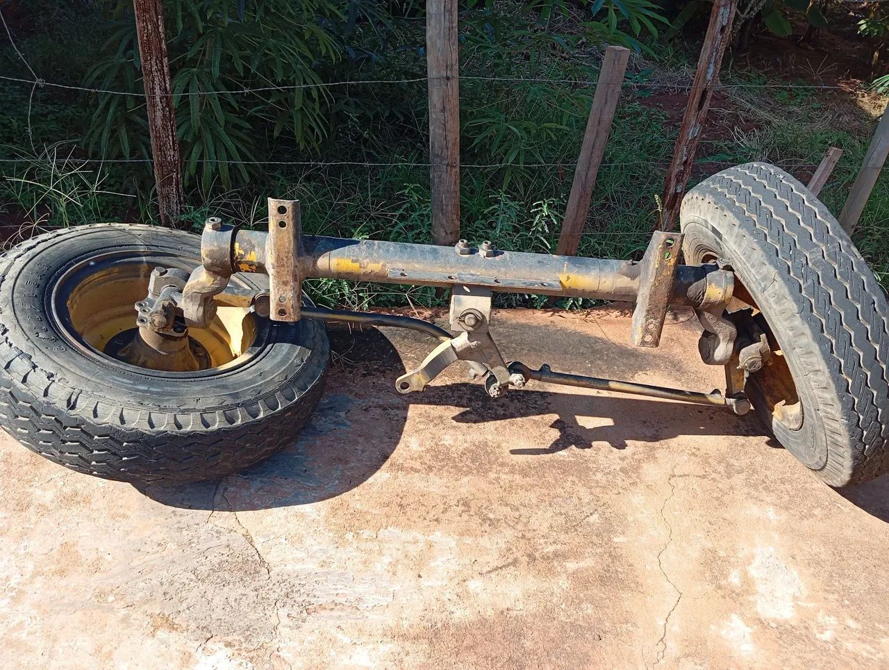 Eixo completo para fazer carreta agrícola .