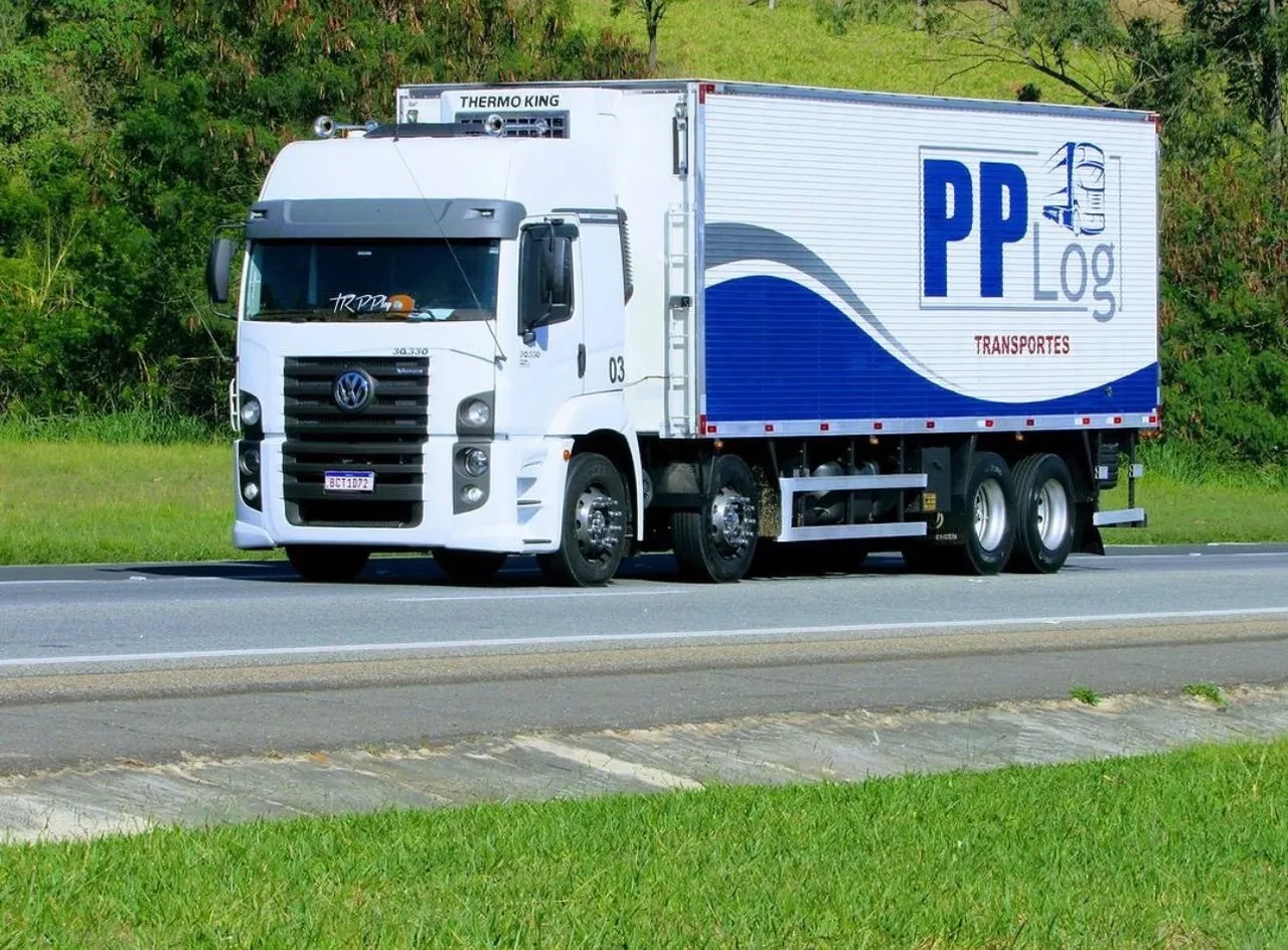 VW Constellation 30330 BiTruck 2019 Câmara Fria 