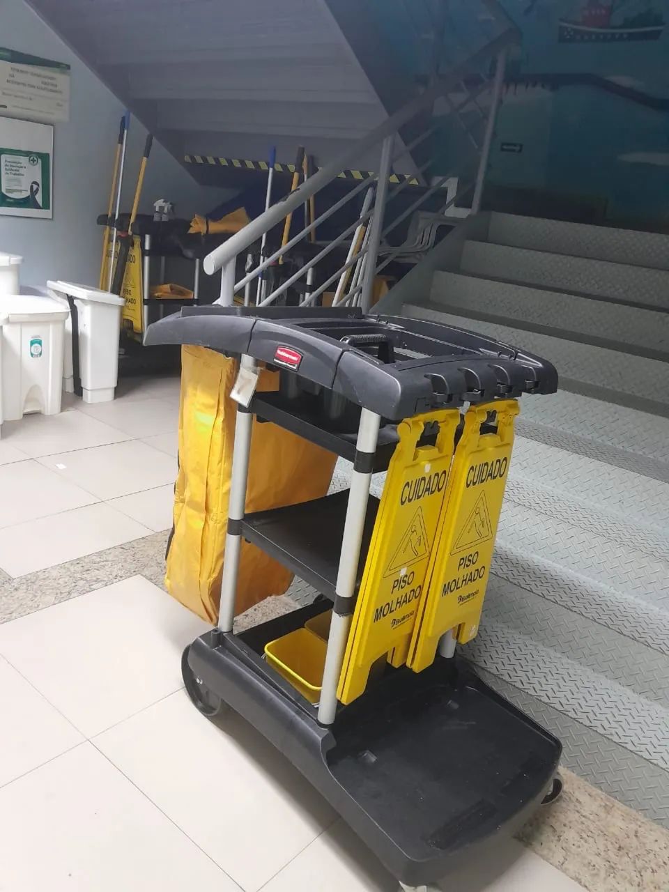 Carrinho Funcional de Limpeza