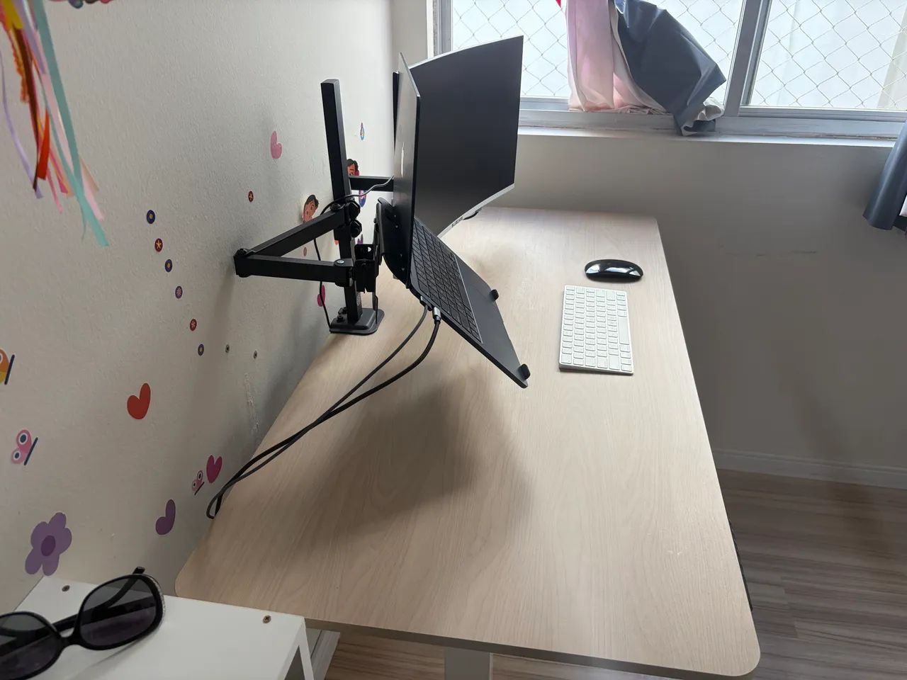 Vendo mesa de escritório com regulagem automática de altura - Foto 2