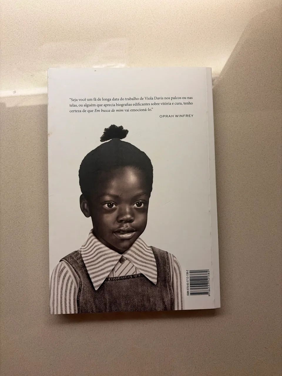 Livro Em Busca De mim de Viola Davis - Foto 2
