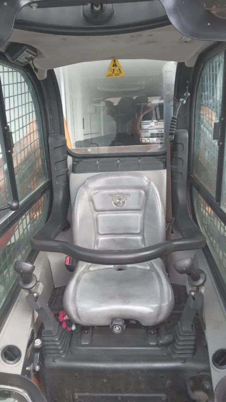 BOBCAT Mini carregadeira CASE SR250B - Foto 3