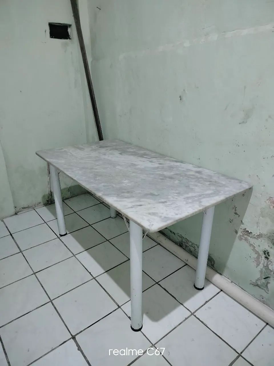 Mesa de Mármore com Estrutura Metálica