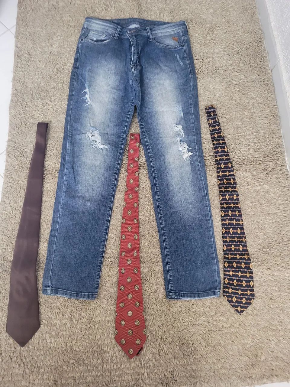 Calça jeans + 3 gravatas  - Foto 2