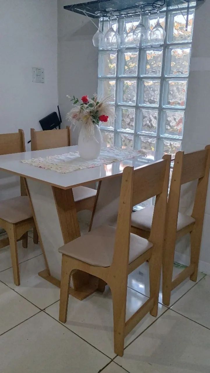 Mesa com cadeiras 