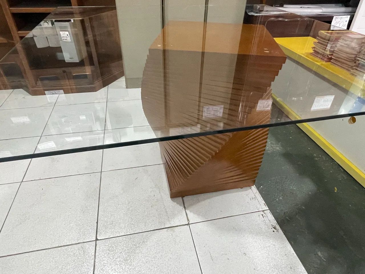 Mesa de Jantar com Tampa de Vidro e Base de Madeira - Foto 4