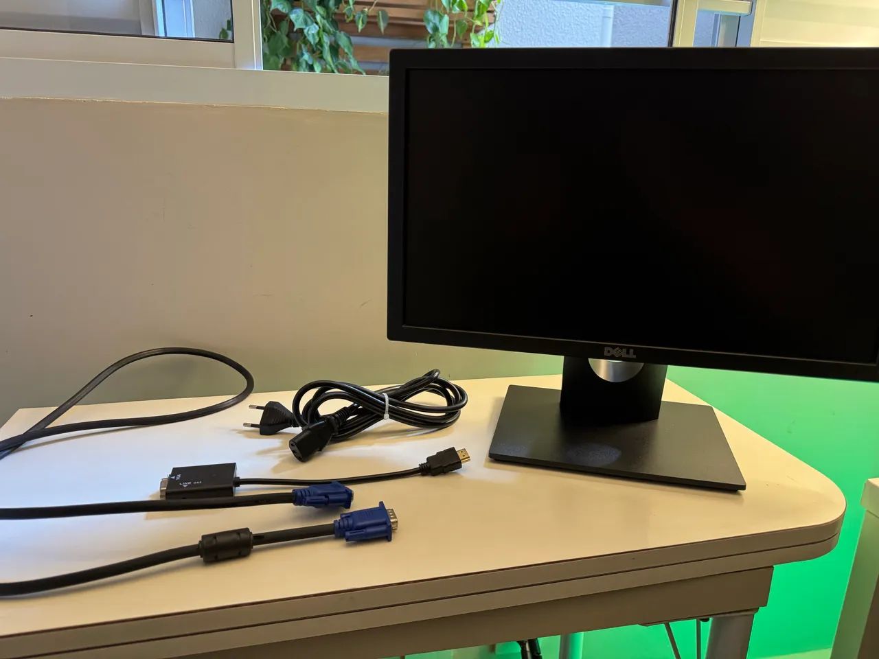 Monitor Dell E1916H 18,5 - LED VGA e DisplayPort com cabos  - Foto 4