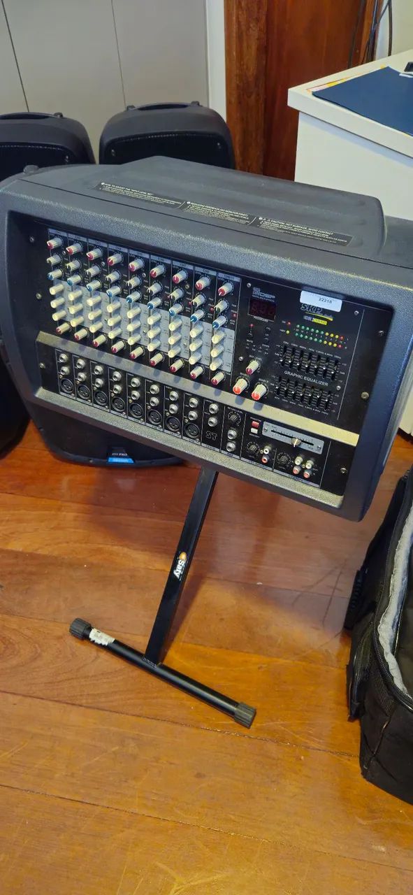 Mesa de Som amplificada 1000W 