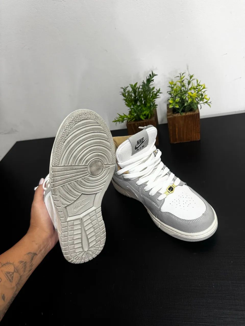 Tênis Nike (branco e cinza)  - Foto 2