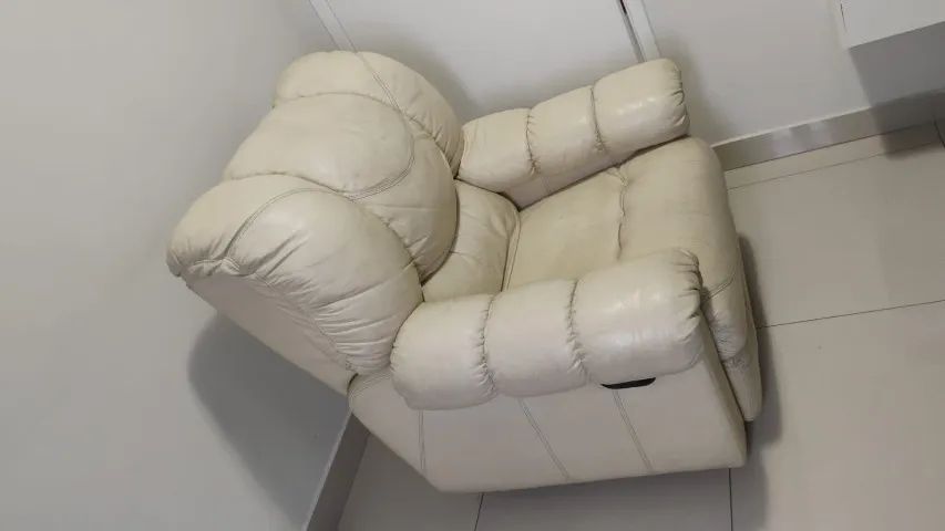 Poltrona Reclinável Super Confortável - Muito Conservada - Foto 4