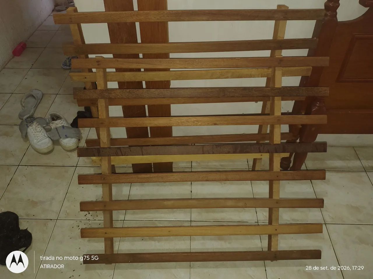 BASE DE MADEIRA PARA CAMA DE SOLTEIRO - Foto 2
