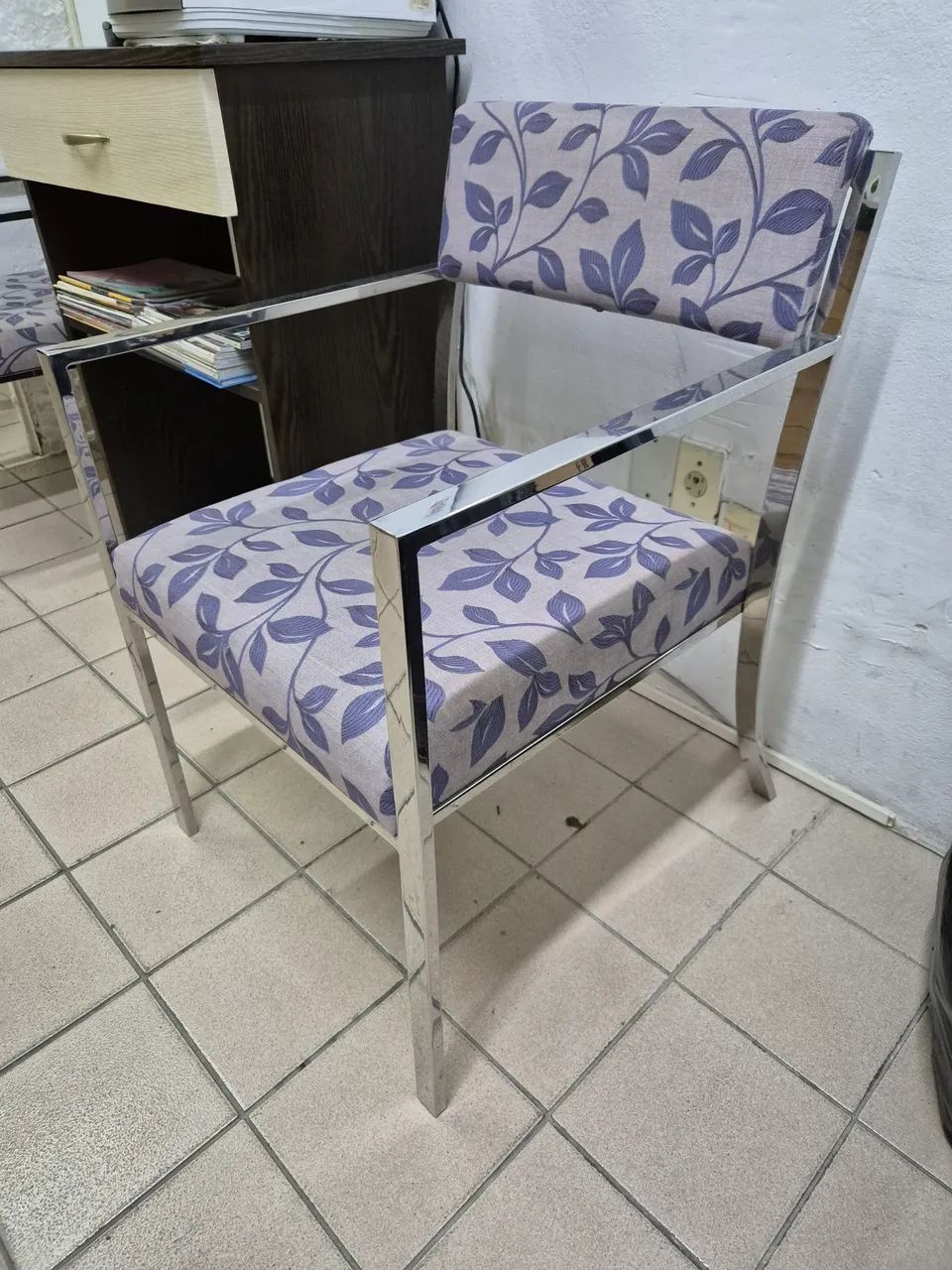 Par de Poltronas com estrutura de inox