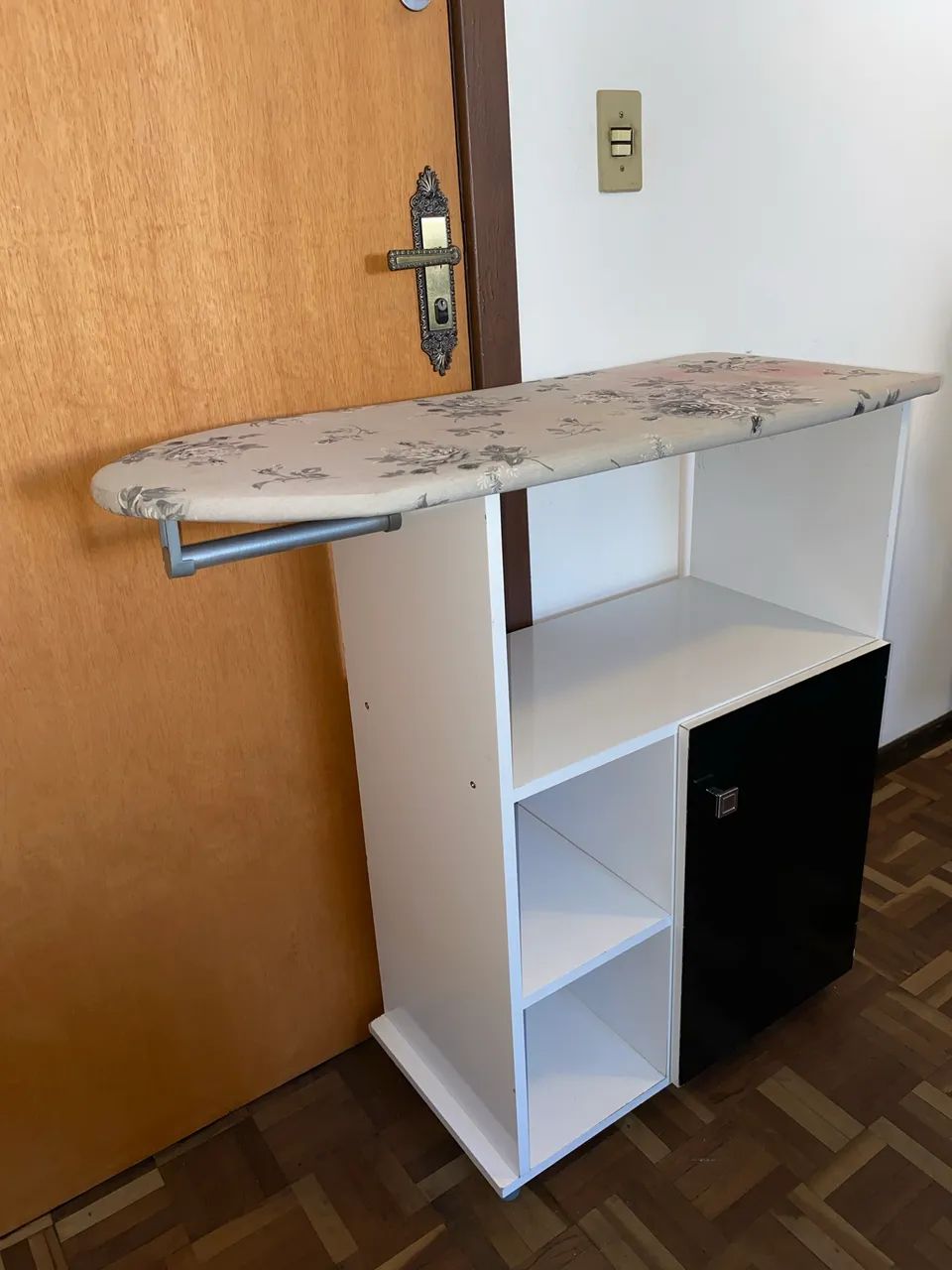 Mesa de passar com armário organizador - Foto 4