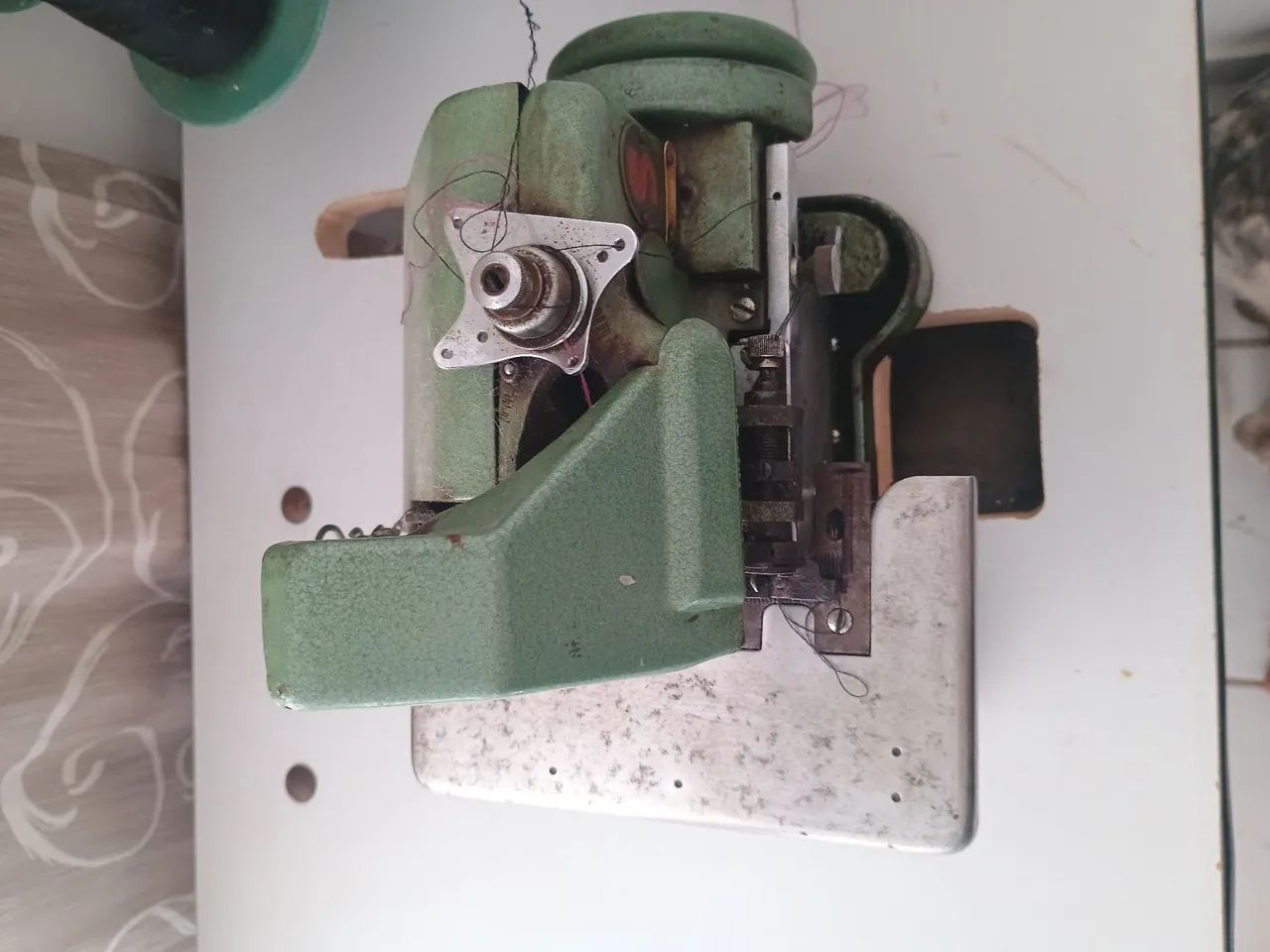Máquina de costura semi overlock Singer boa funcionando perfeitamente  - Foto 3