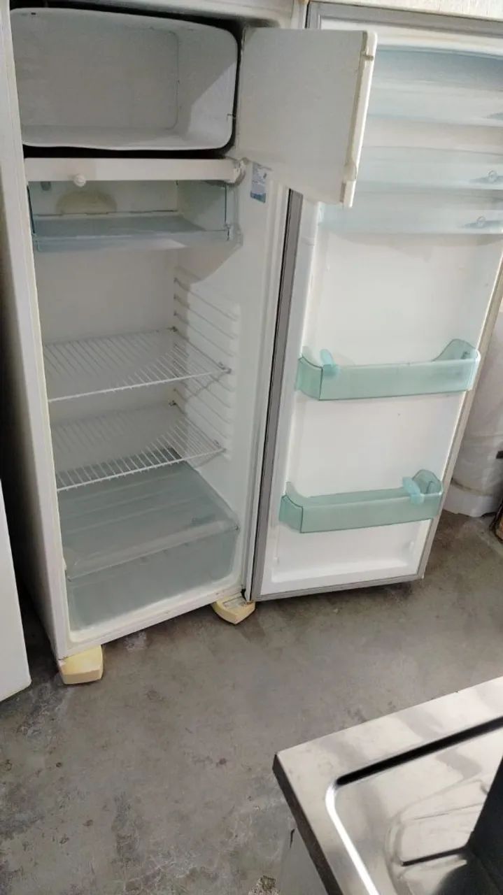 Geladeira simples electrolux com garantía 
