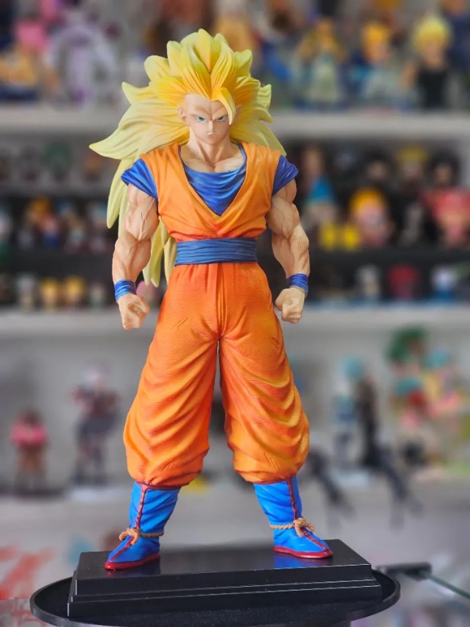 ACTION FIGURE- Goku Super Saiyajin 3
