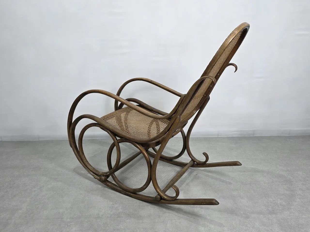 Cadeira de balanço Michael thonet  - Foto 4