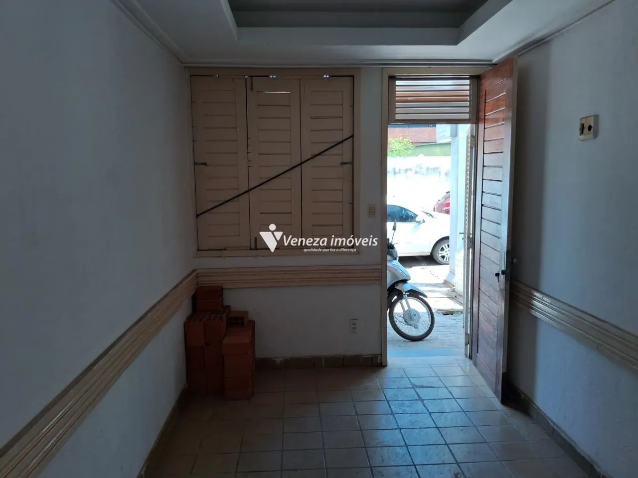 Sala comercial com 03 salas e 02 banheiros para aluguel - Foto 3