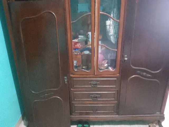 Guarda roupa madeira antigo  - Foto 2