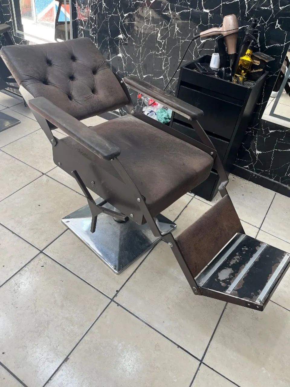 Poltrona barbearia reclinável  - Foto 2